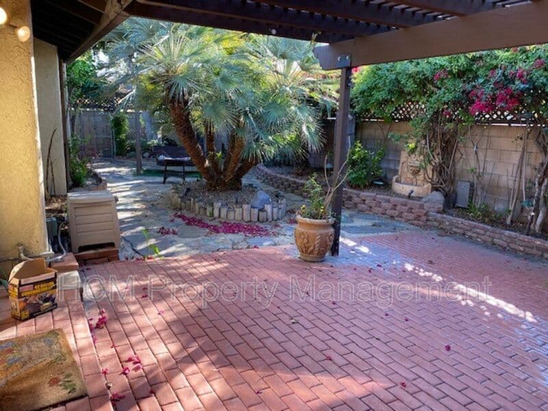Orange House: 2448 N Love Lane
