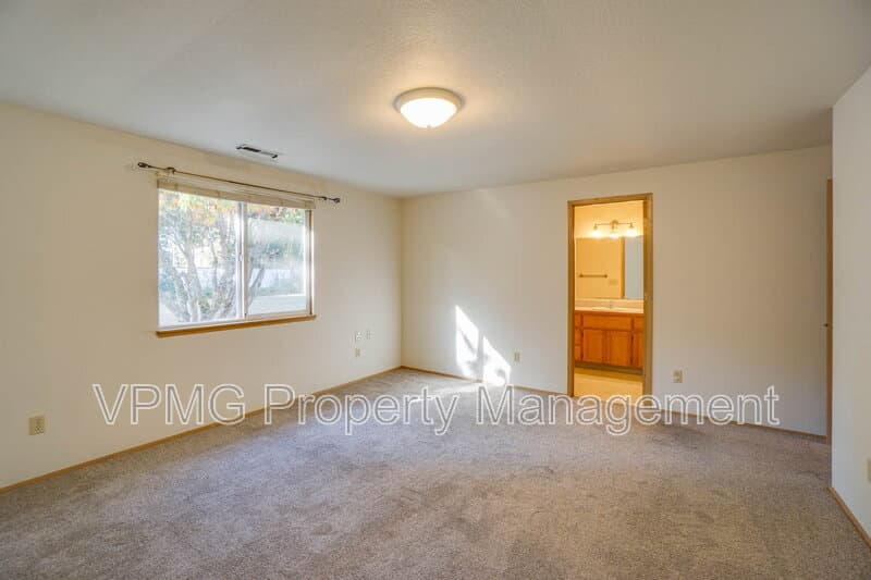 Vancouver House: 15807 NE 40th St