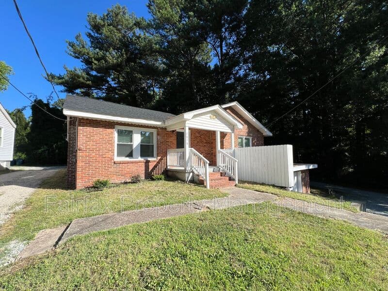 Durham House: 2616 S Roxboro St