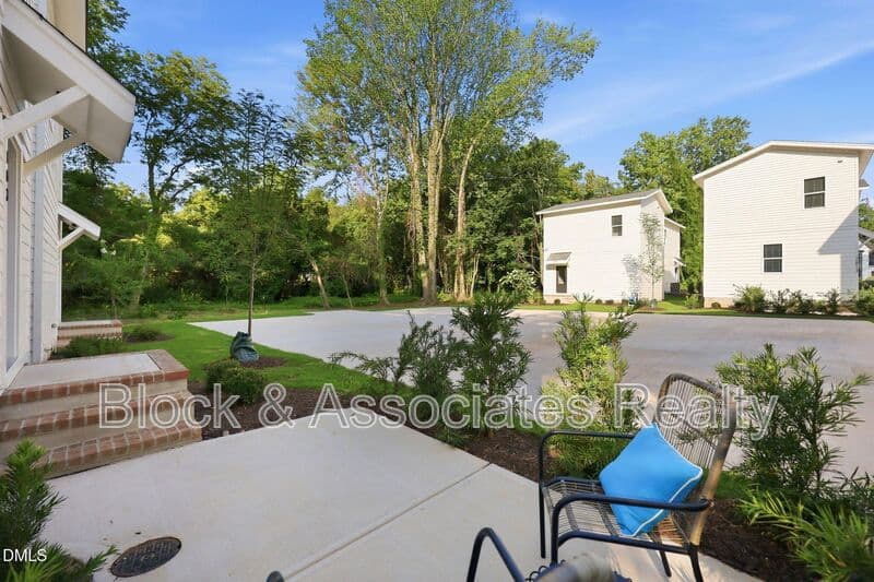 Raleigh House: 2813-103 Wilcox Place