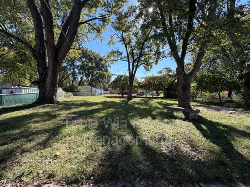 Maryland Heights House: 11490 Essex Ave