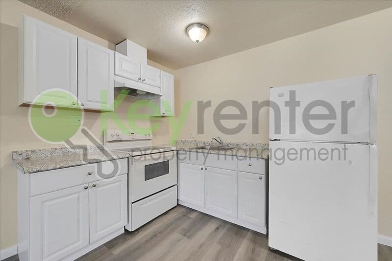 Sacramento House: 1071 Santiago Ave