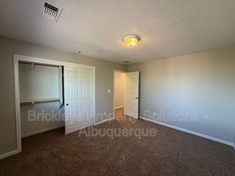 Rio Rancho House: 418 Paseo Roja Pl NE