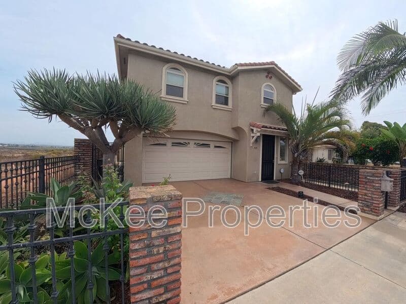 Imperial Beach House: 525 12th Street