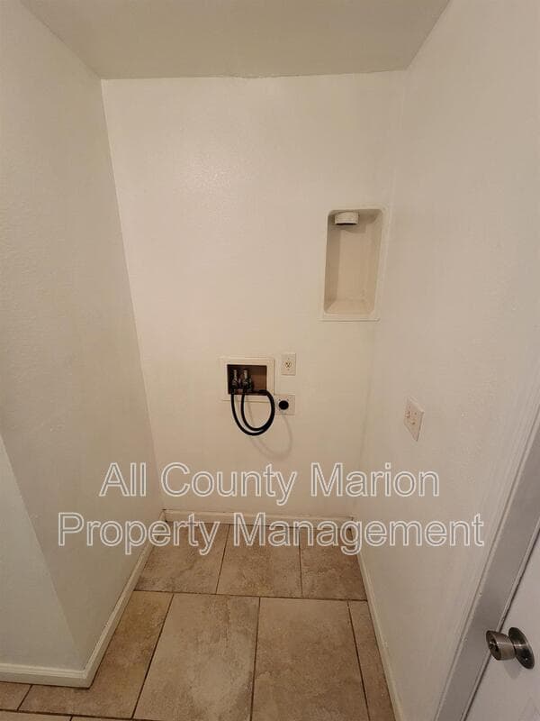 Ocala House: 2320 SW Fort King ST