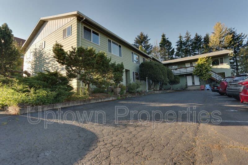 Portland House: 4633 SW Huber St