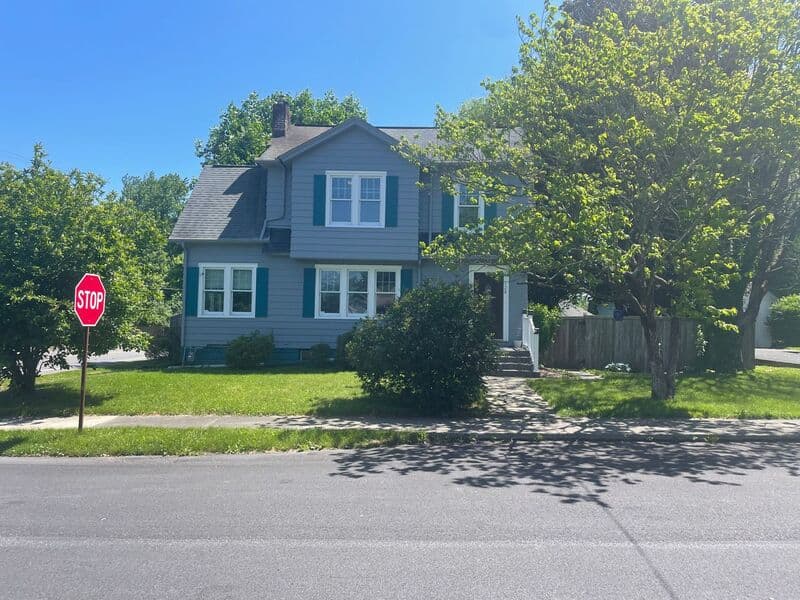 Stroudsburg House: 528 Lindbergh Avenue