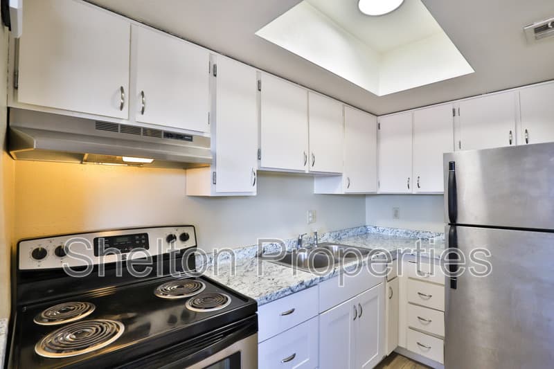 Tempe House: 700 W University Dr Unit 235