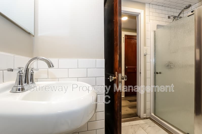 Hamilton Condo: 2009 East McGalliard Avenue