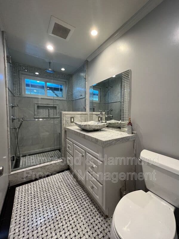 Granada Hills House: 10436 Amestoy Ave.