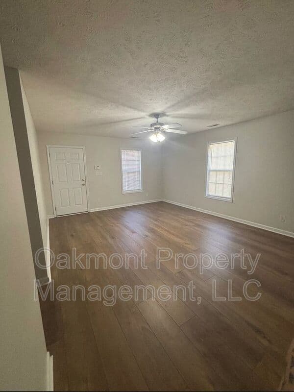 Fayetteville House: 1085-1 Rulnick Street