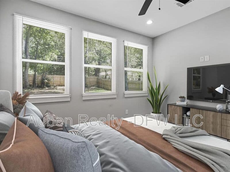 Denison House: 1104 W Elm Street