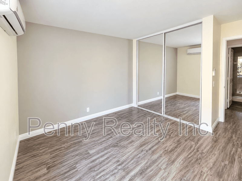 San Diego Condo: 5540 Lindo Paseo