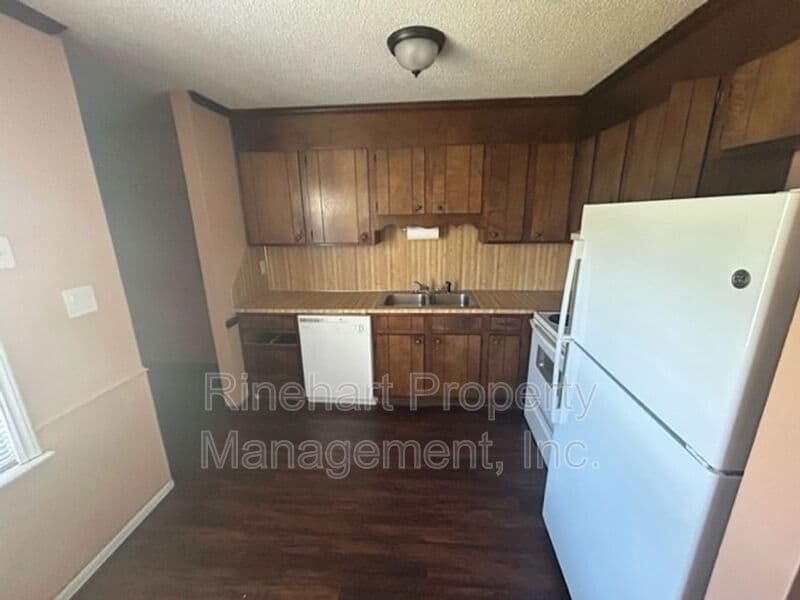 Rock Hill House: 285 South Herlong Ave