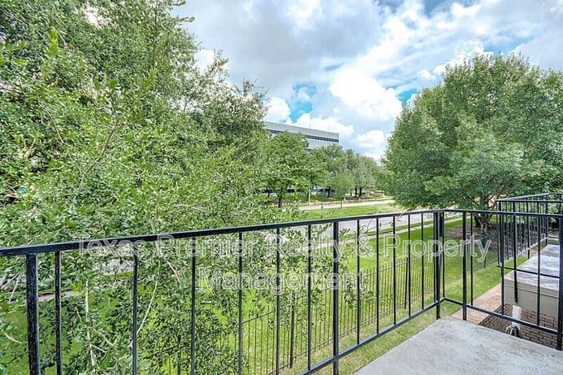 Houston Condo: 10811 Richmond Ave