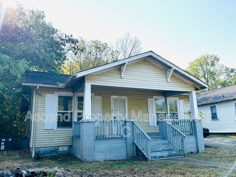 Chattanooga House: 1006 Rockway Dr