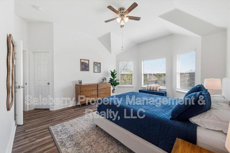 Fort Worth House: 4943 Sunset Ridge Drive