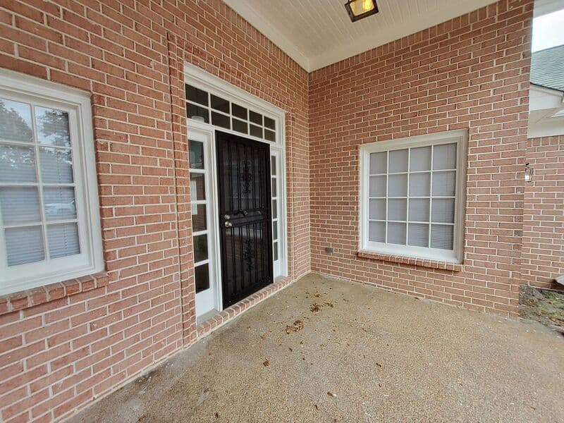 Cordova House: 647 S Sanga Rd