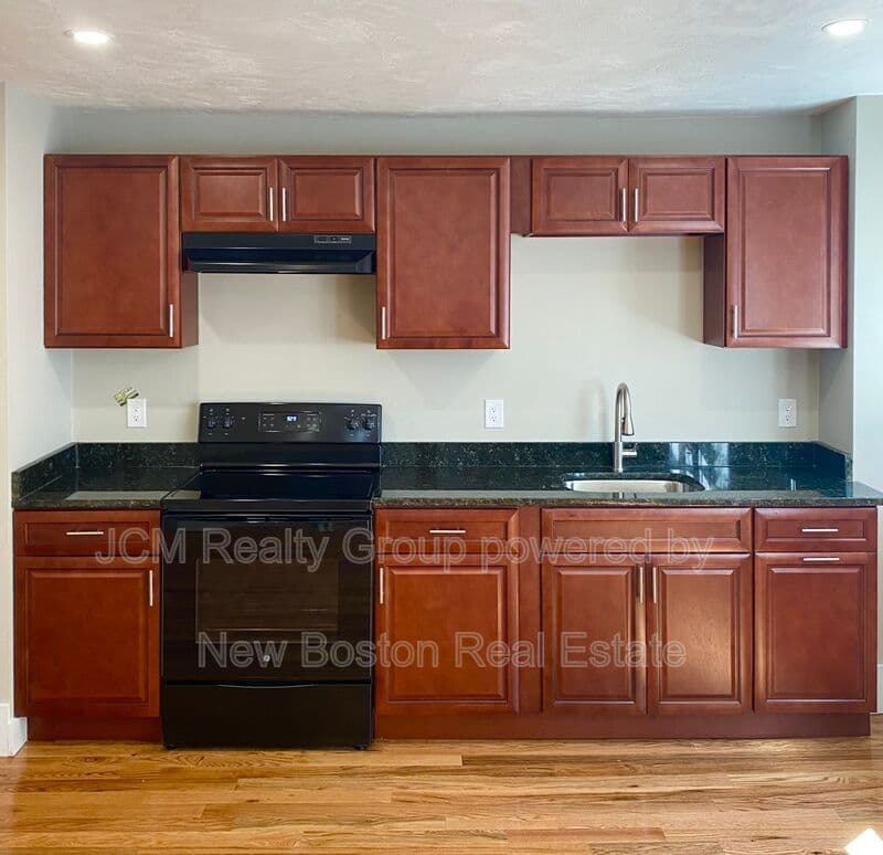 Salem Condo: 39 Salem St