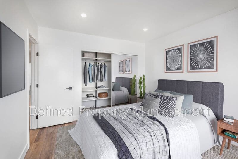 Los Angeles Condo: 1563 Gordon Street