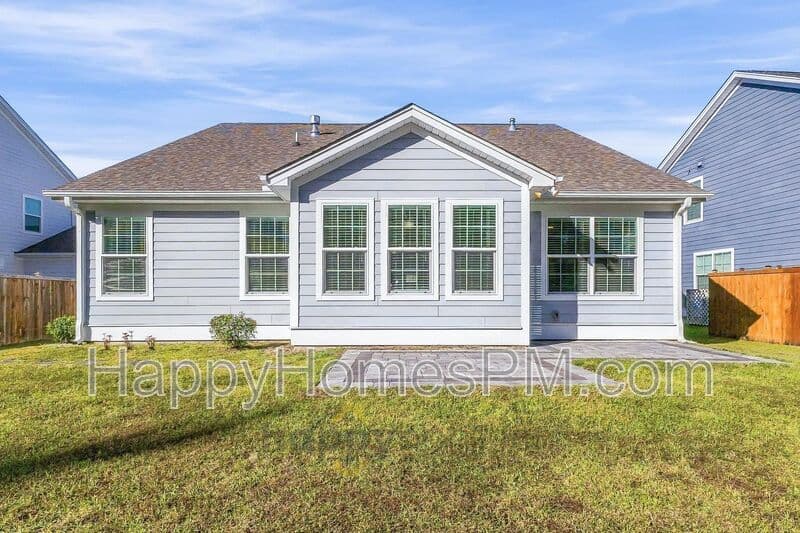 Summerville House: 585 Yellow Leaf Lane