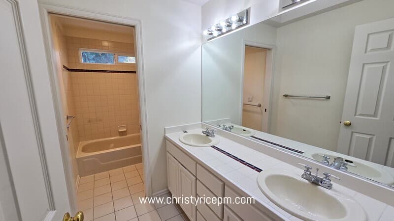 Redmond House: 16323 NE 50th Way