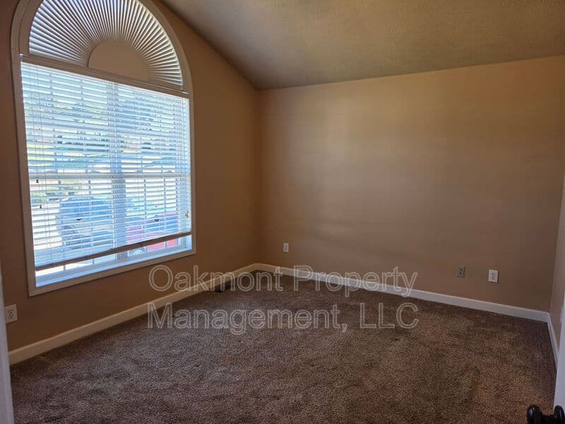Fayetteville House: 3929 Eastdale Drive