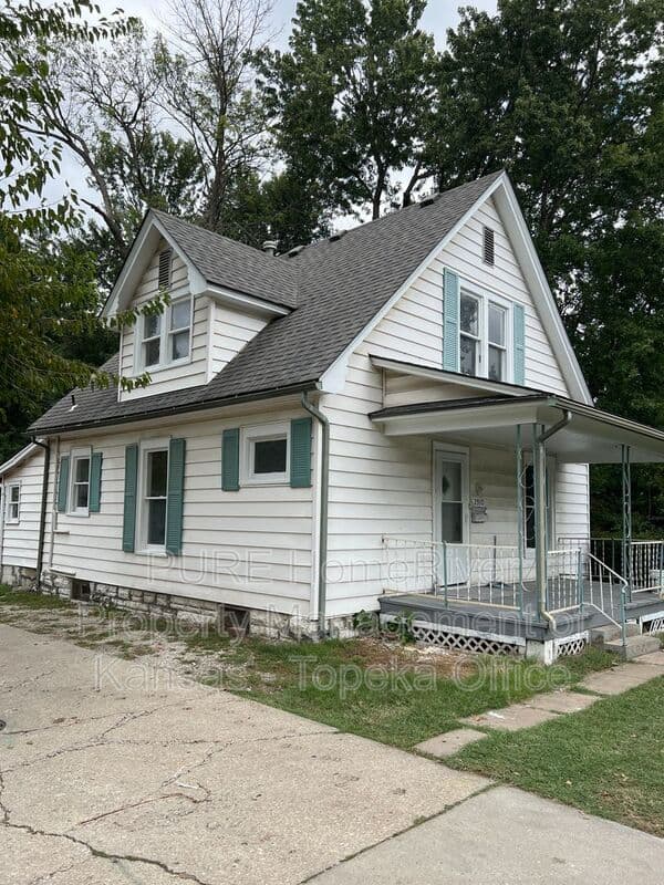 Topeka House: 2910 SW 17th Street