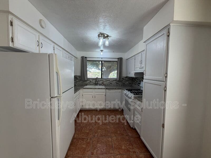 Albuquerque House: 5812 Brahma Dr NW
