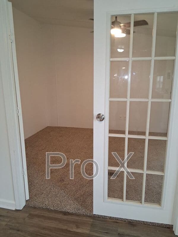 Cave Springs House: 910 Sands Rd