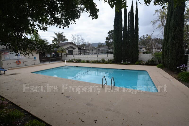 THOUSAND OAKS House: 646 AVENIDA DE LA PLATA