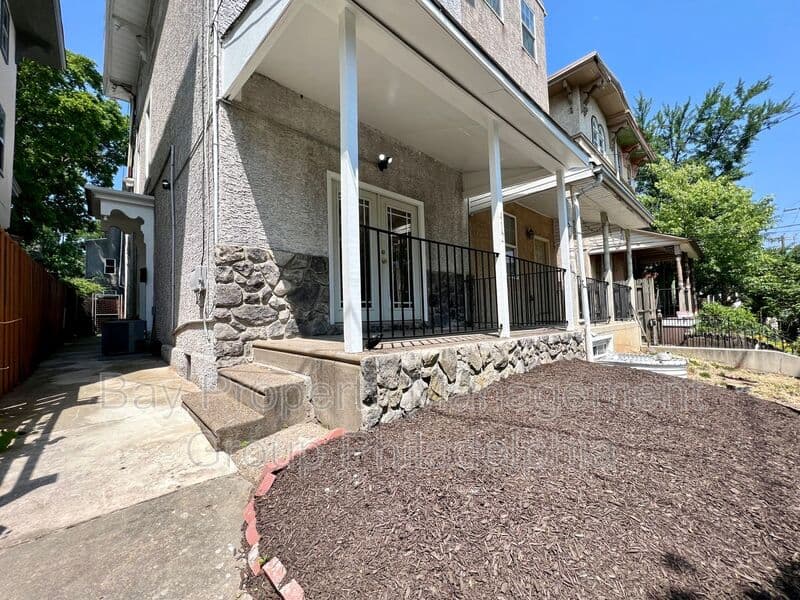 Philadelphia House: 412 N 32nd St