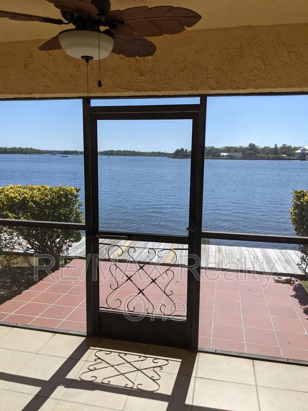 Crystal River House: 389 Northwest 14th Place - 1