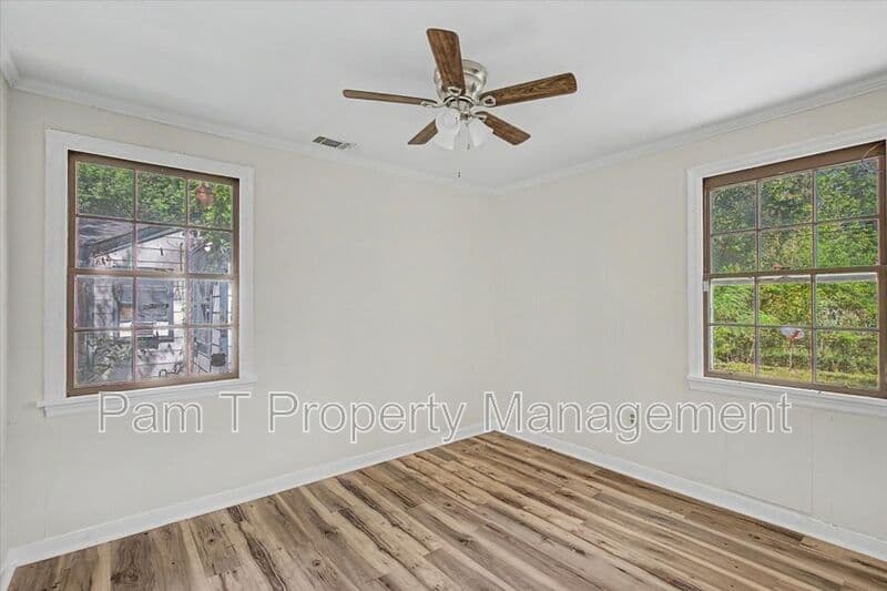 Savannah House: 1936 New Mexico St