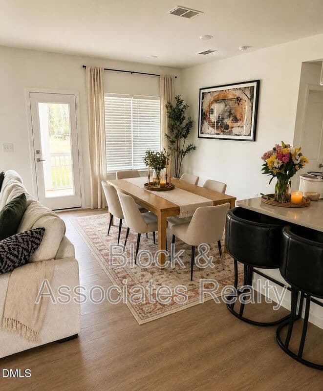 Clayton House: 112 Moonflower Lane