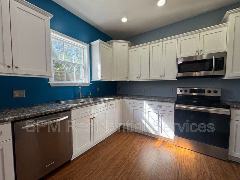 Leland House: 9837 N. Olde Towne Wynd SE
