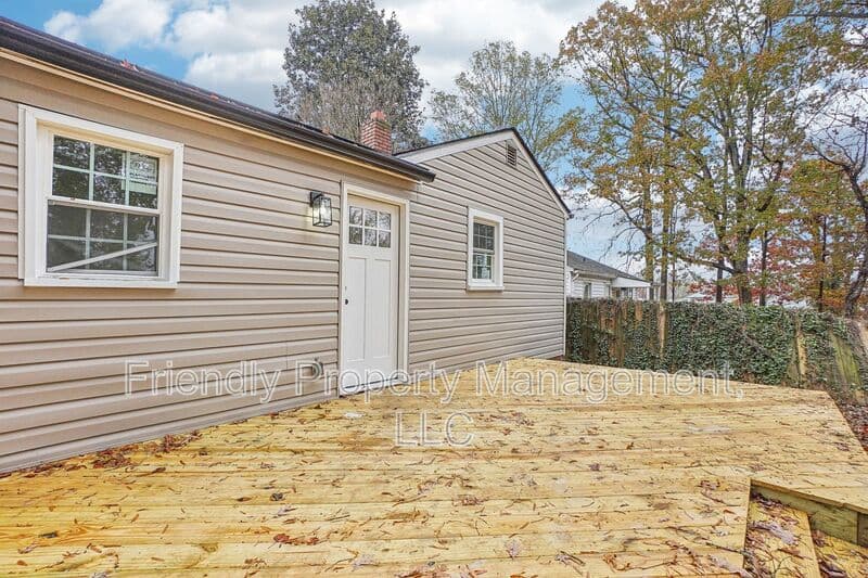 High Point House: 1004 Charlotte Ave