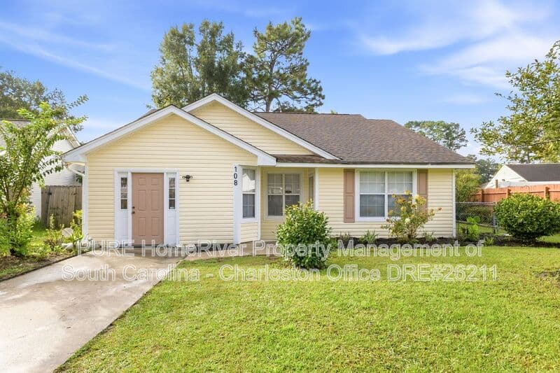 Summerville House: 108 Eaton Way