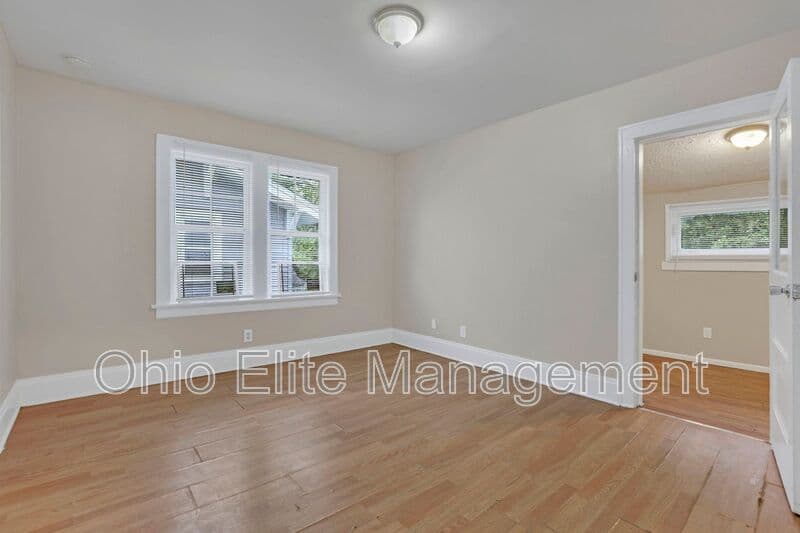 Columbus House: 243 N Wayne Ave