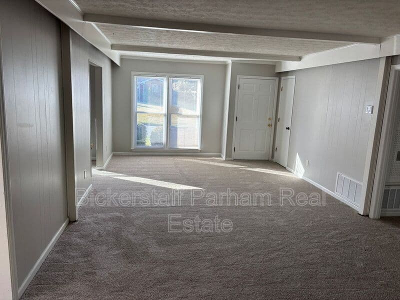 Columbus House: 4925 Foxfire Drive