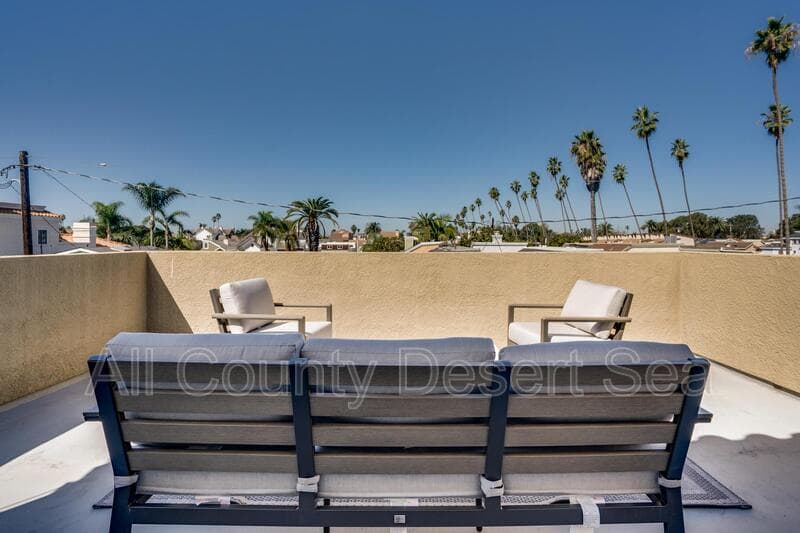 Huntington Beach House: 621 8th St