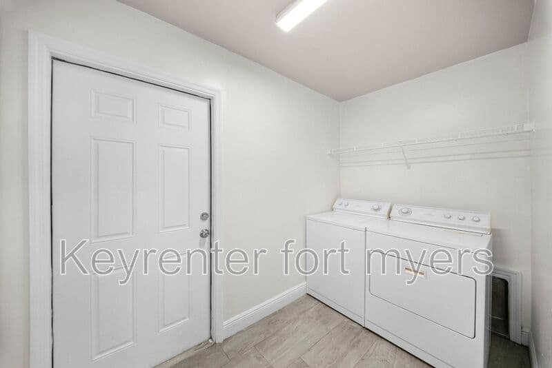 Fort Myers House: 2405 MAPLE AVE