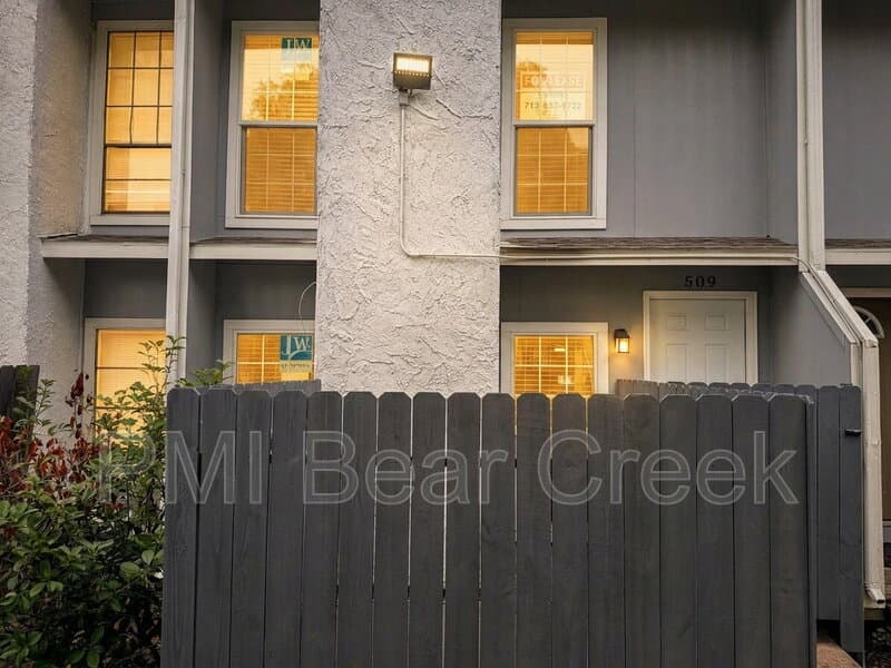 Houston Condo: 9550 Deering Drive