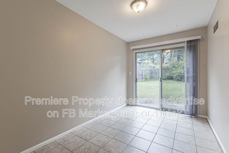 Merriam Townhome: 8722 W 70th St