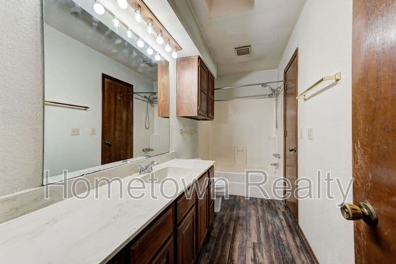 Oklahoma City House: 436 NE 115th Street