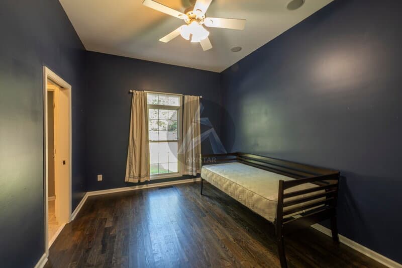 Kennesaw House: 5211 Hadaway Rd NW