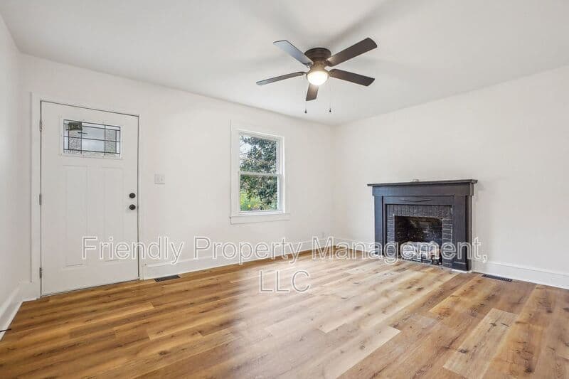 High Point House: 1004 Charlotte Ave