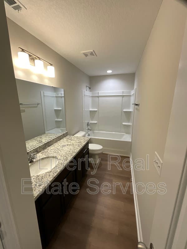 Hinesville House: 861 Grayson Ave