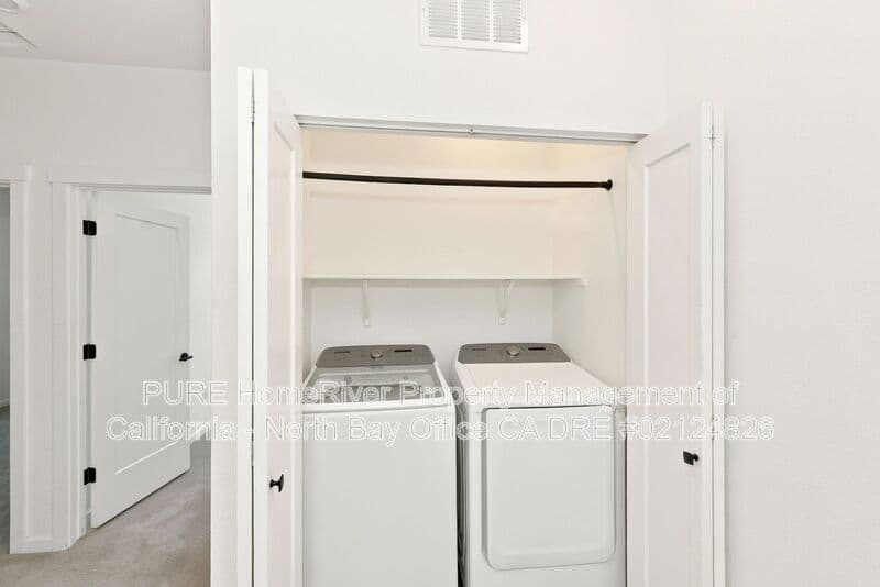 Santa Rosa Townhome: 511 Boyd St