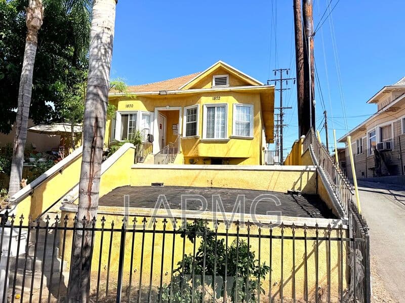 Los Angeles House: 1870 Daly Street